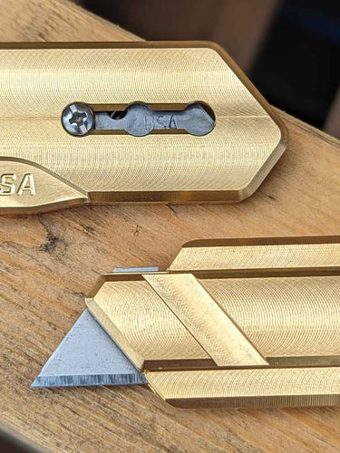 Made from solid brass the Milspin Magnus blade has 3 locking points for ultimate ergonomics