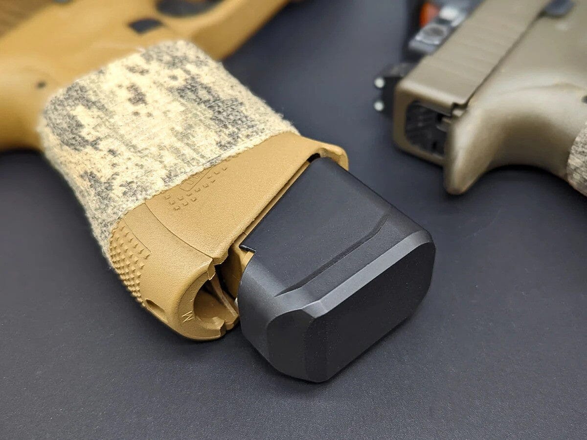 Top-down view of Glock 19  magazine extension